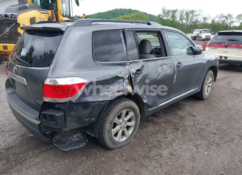 Photo 4 of 2011 Toyota Highlander SE V6 (VIN 5TDBK3EH3BS085242)