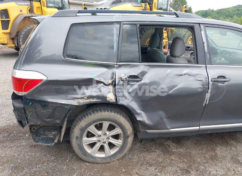 Photo 6 of 2011 Toyota Highlander SE V6 (VIN 5TDBK3EH3BS085242)