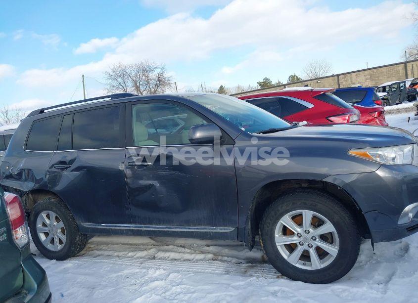 Photo 13 of 2011 Toyota Highlander SE (VIN 5TDBK3EH3BS092630)