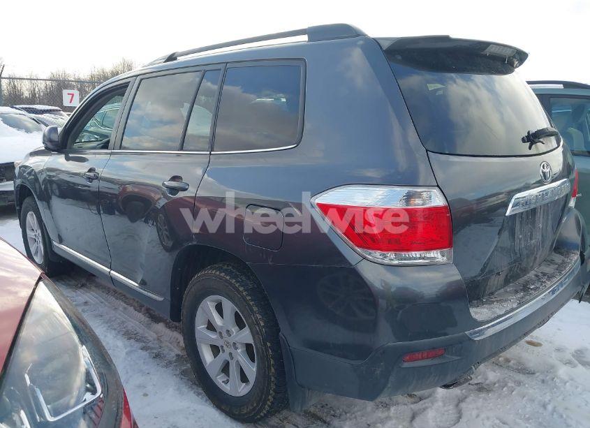 Photo 3 of 2011 Toyota Highlander SE (VIN 5TDBK3EH3BS092630)