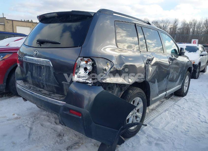 Photo 4 of 2011 Toyota Highlander SE (VIN 5TDBK3EH3BS092630)