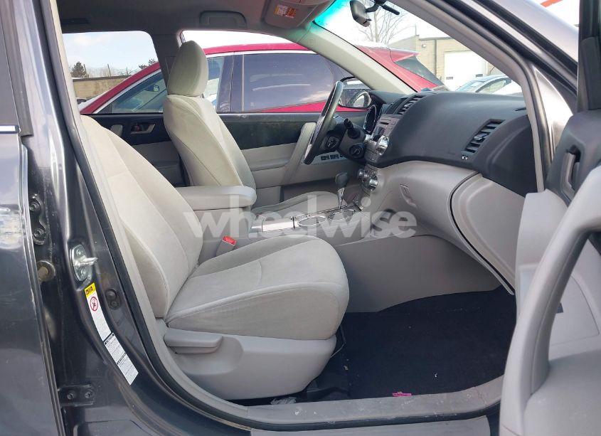 Photo 5 of 2011 Toyota Highlander SE (VIN 5TDBK3EH3BS092630)