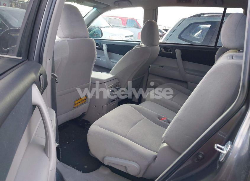 Photo 8 of 2011 Toyota Highlander SE (VIN 5TDBK3EH3BS092630)