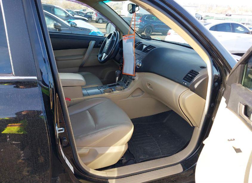 Photo 5 of 2012 Toyota Highlander SE V6 (VIN 5TDBK3EH3CS097344)