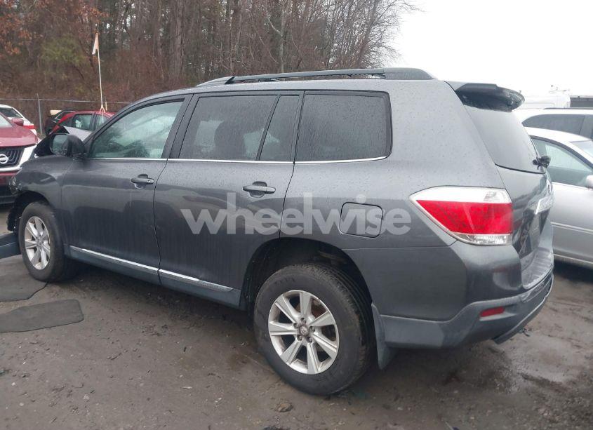 Photo 3 of 2012 Toyota Highlander SE V6 (VIN 5TDBK3EH3CS100386)