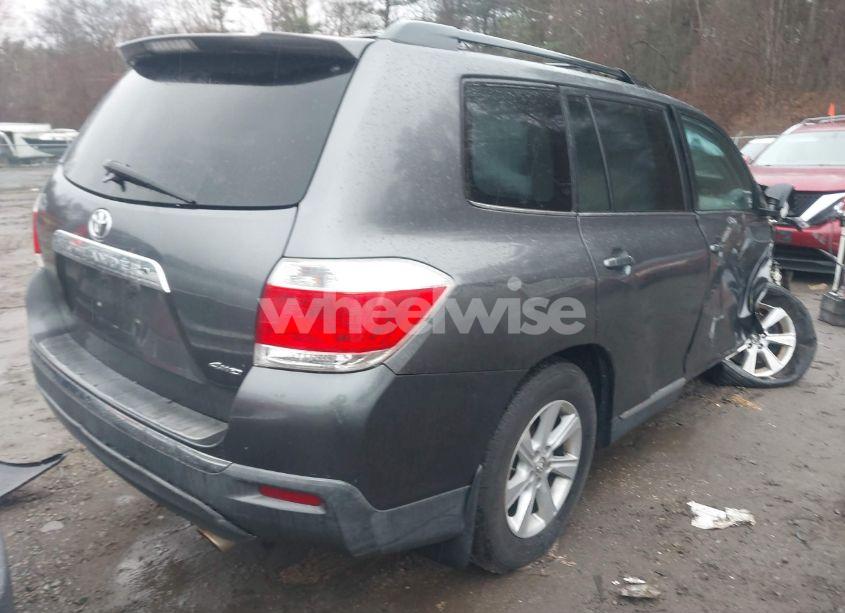 Photo 4 of 2012 Toyota Highlander SE V6 (VIN 5TDBK3EH3CS100386)