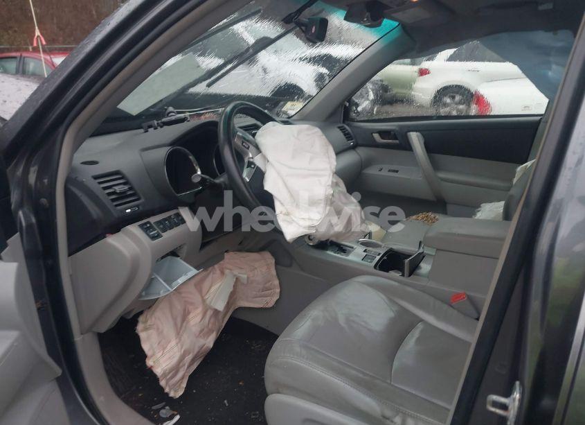 Photo 5 of 2012 Toyota Highlander SE V6 (VIN 5TDBK3EH3CS100386)