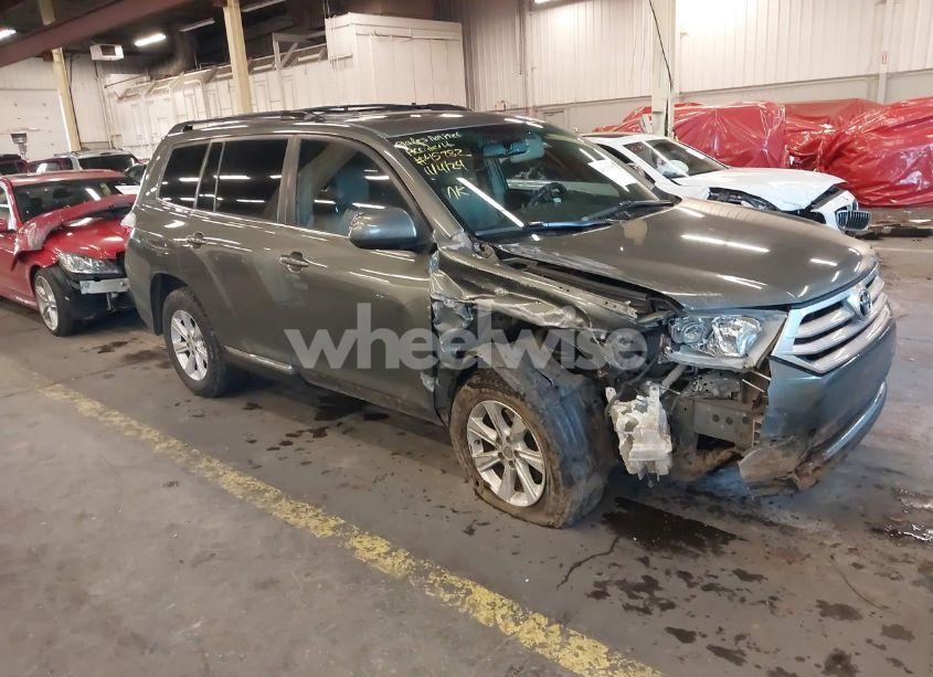 2012 Toyota Highlander SE V6 (VIN 5TDBK3EH3CS107015) main photo