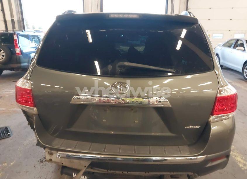 Photo 17 of 2012 Toyota Highlander SE V6 (VIN 5TDBK3EH3CS107015)