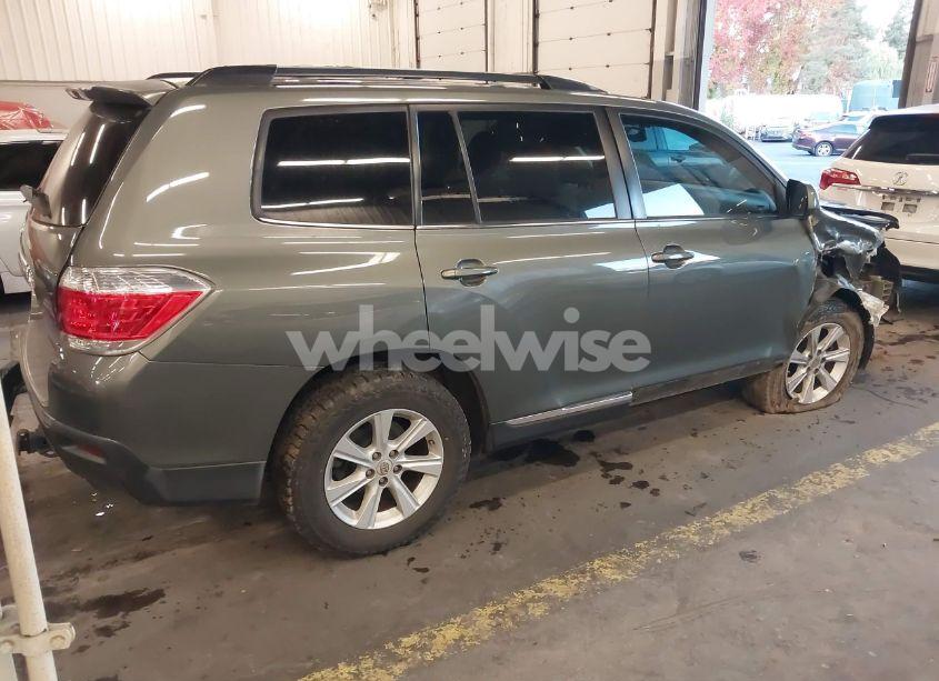 Photo 4 of 2012 Toyota Highlander SE V6 (VIN 5TDBK3EH3CS107015)