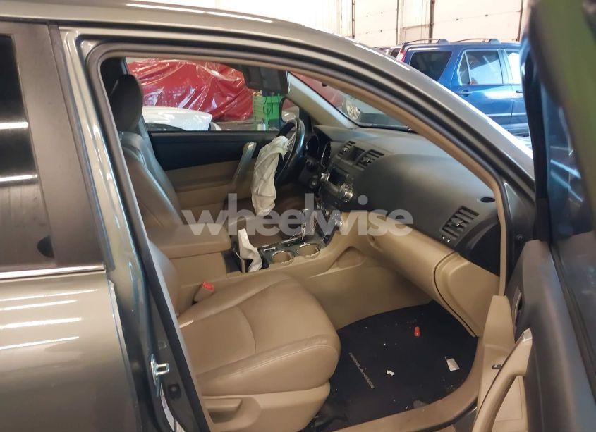 Photo 5 of 2012 Toyota Highlander SE V6 (VIN 5TDBK3EH3CS107015)