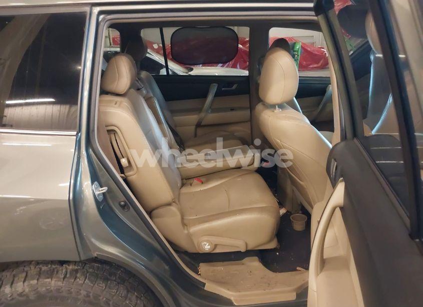 Photo 8 of 2012 Toyota Highlander SE V6 (VIN 5TDBK3EH3CS107015)