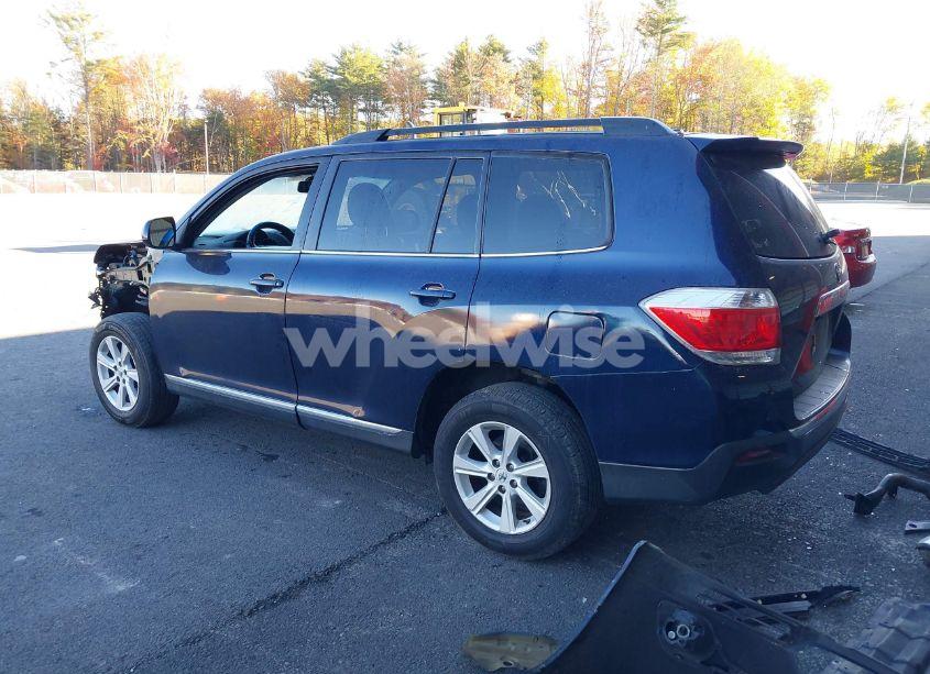 Photo 3 of 2012 Toyota Highlander SE V6 (VIN 5TDBK3EH3CS116331)