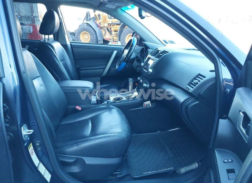 Photo 5 of 2012 Toyota Highlander SE V6 (VIN 5TDBK3EH3CS116331)