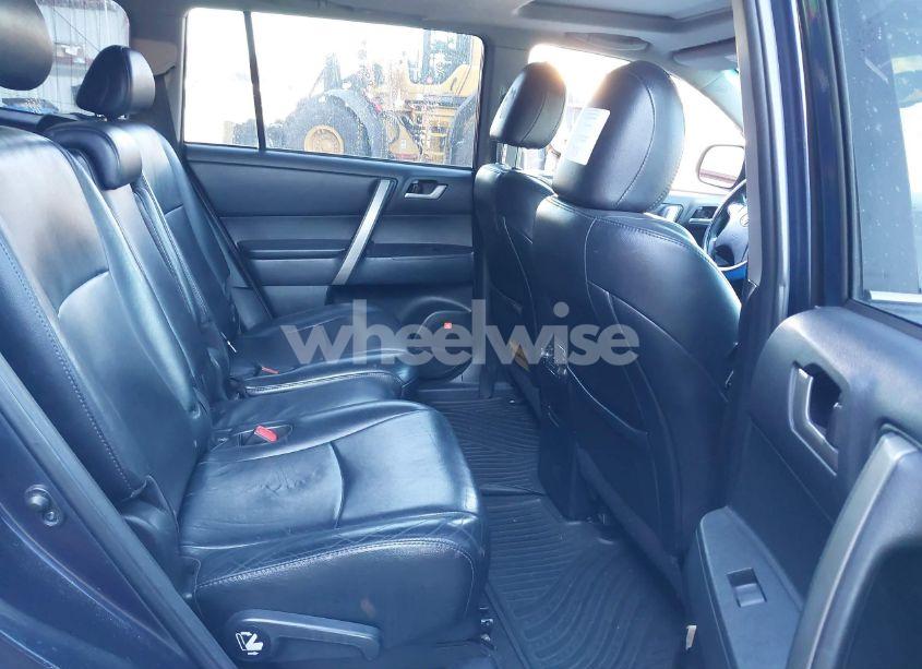 Photo 8 of 2012 Toyota Highlander SE V6 (VIN 5TDBK3EH3CS116331)