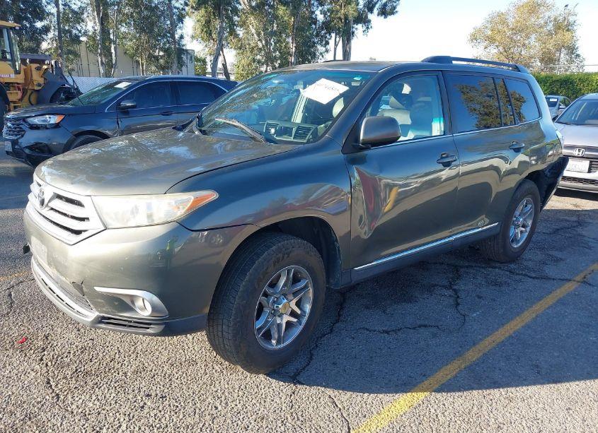 Photo 2 of 2012 Toyota Highlander SE V6 (VIN 5TDBK3EH3CS123487)