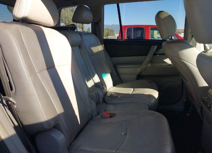 Photo 8 of 2012 Toyota Highlander SE V6 (VIN 5TDBK3EH3CS123487)