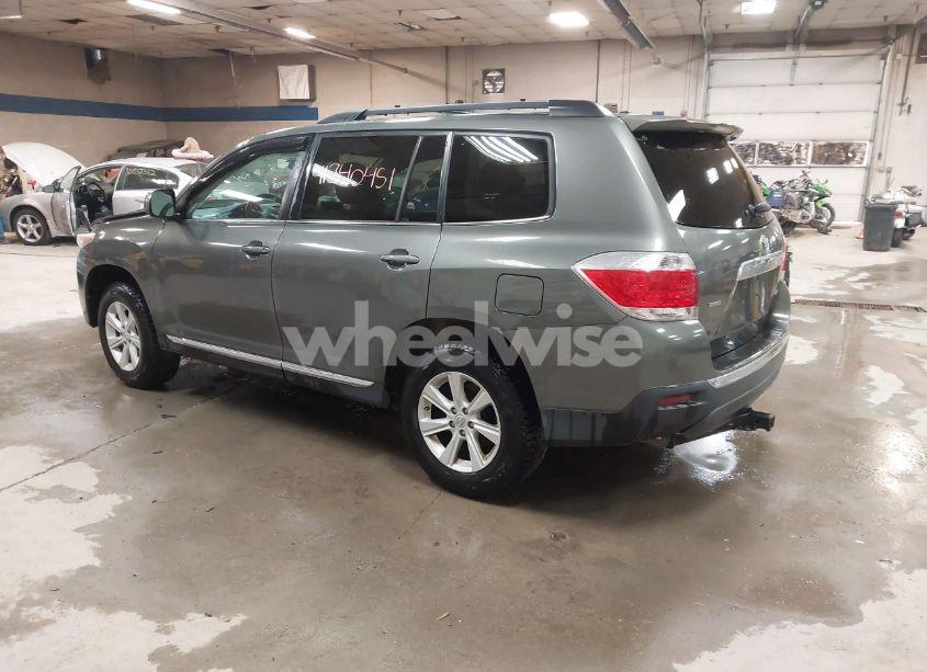 Photo 3 of 2013 Toyota Highlander PLUS/SE (VIN 5TDBK3EH3DS215328)
