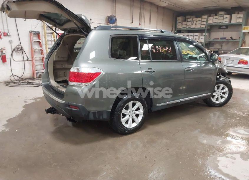 Photo 4 of 2013 Toyota Highlander PLUS/SE (VIN 5TDBK3EH3DS215328)