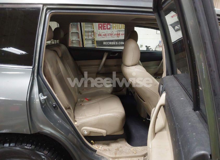 Photo 8 of 2013 Toyota Highlander PLUS/SE (VIN 5TDBK3EH3DS215328)