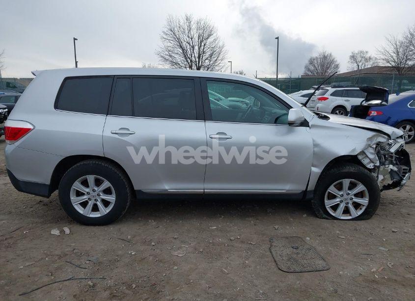 Photo 12 of 2013 Toyota Highlander BASE V6 (VIN 5TDBK3EH3DS216463)