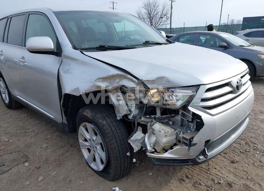 Photo 6 of 2013 Toyota Highlander BASE V6 (VIN 5TDBK3EH3DS216463)