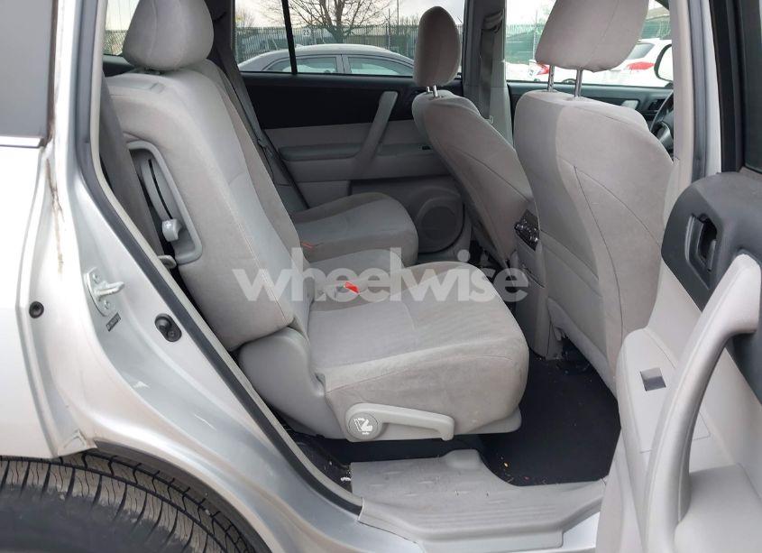 Photo 8 of 2013 Toyota Highlander BASE V6 (VIN 5TDBK3EH3DS216463)