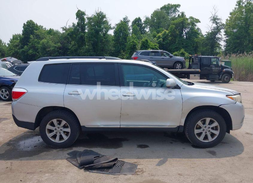 Photo 13 of 2013 Toyota Highlander BASE PLUS V6 (VIN 5TDBK3EH3DS226376)