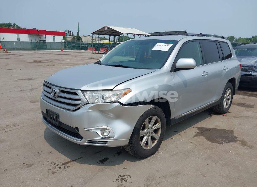 Photo 2 of 2013 Toyota Highlander BASE PLUS V6 (VIN 5TDBK3EH3DS226376)