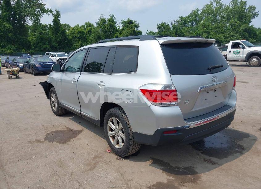 Photo 3 of 2013 Toyota Highlander BASE PLUS V6 (VIN 5TDBK3EH3DS226376)