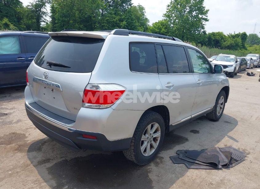 Photo 4 of 2013 Toyota Highlander BASE PLUS V6 (VIN 5TDBK3EH3DS226376)