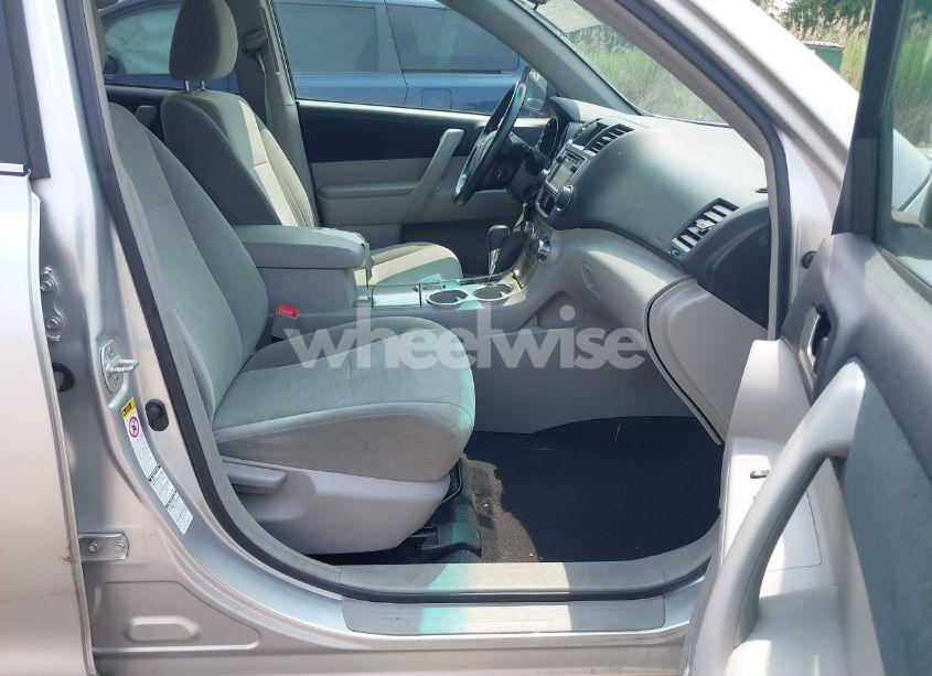 Photo 5 of 2013 Toyota Highlander BASE PLUS V6 (VIN 5TDBK3EH3DS226376)