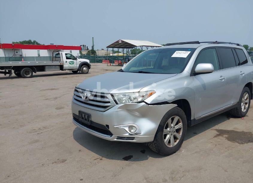 Photo 6 of 2013 Toyota Highlander BASE PLUS V6 (VIN 5TDBK3EH3DS226376)