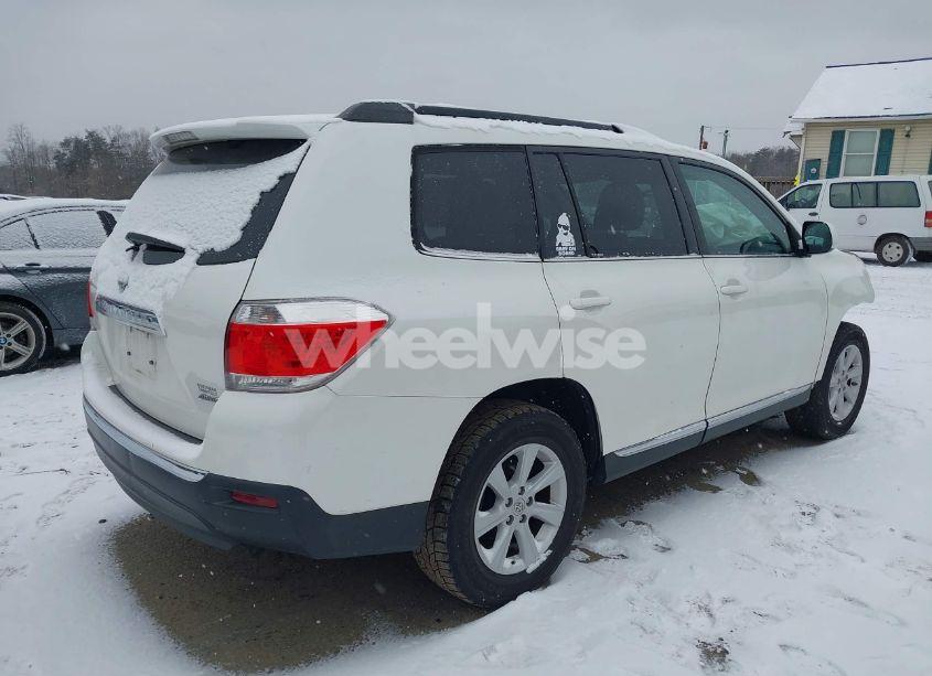 Photo 4 of 2013 Toyota Highlander PLUS/SE (VIN 5TDBK3EH3DS261791)