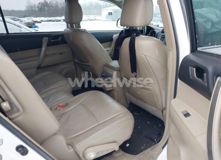 Photo 8 of 2013 Toyota Highlander PLUS/SE (VIN 5TDBK3EH3DS261791)