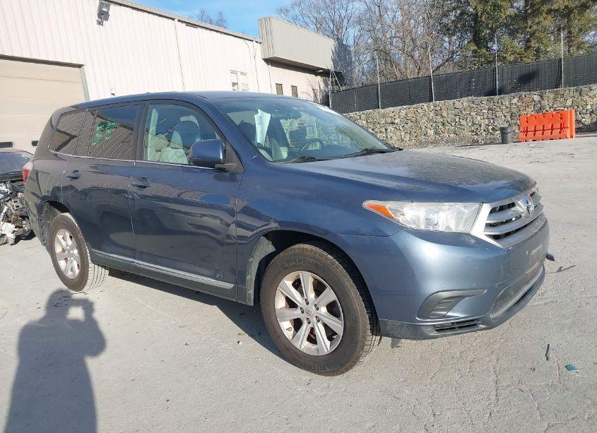 2013 Toyota Highlander BASE V6 (VIN 5TDBK3EH3DS264223) main photo
