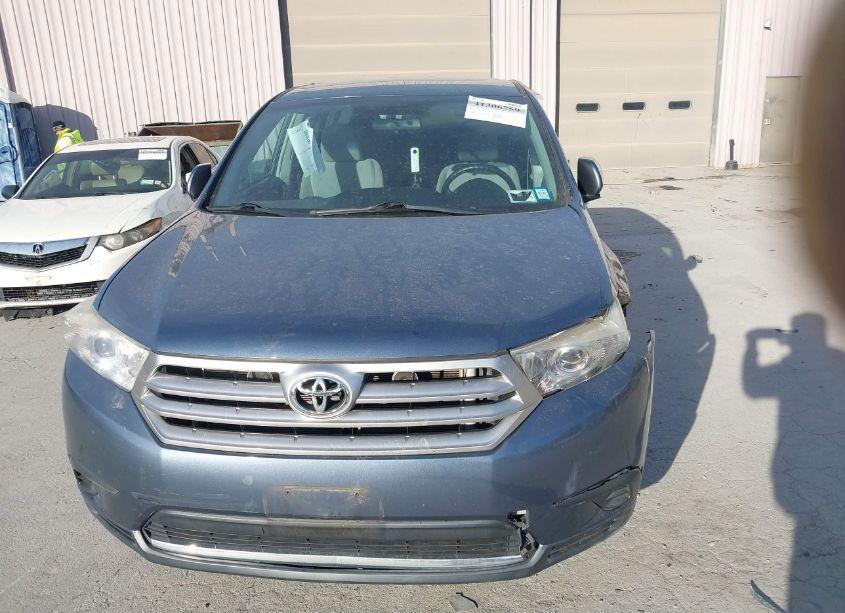 Photo 13 of 2013 Toyota Highlander BASE V6 (VIN 5TDBK3EH3DS264223)
