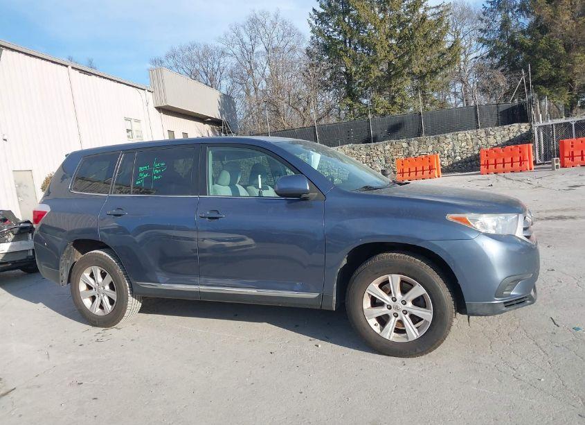 Photo 14 of 2013 Toyota Highlander BASE V6 (VIN 5TDBK3EH3DS264223)