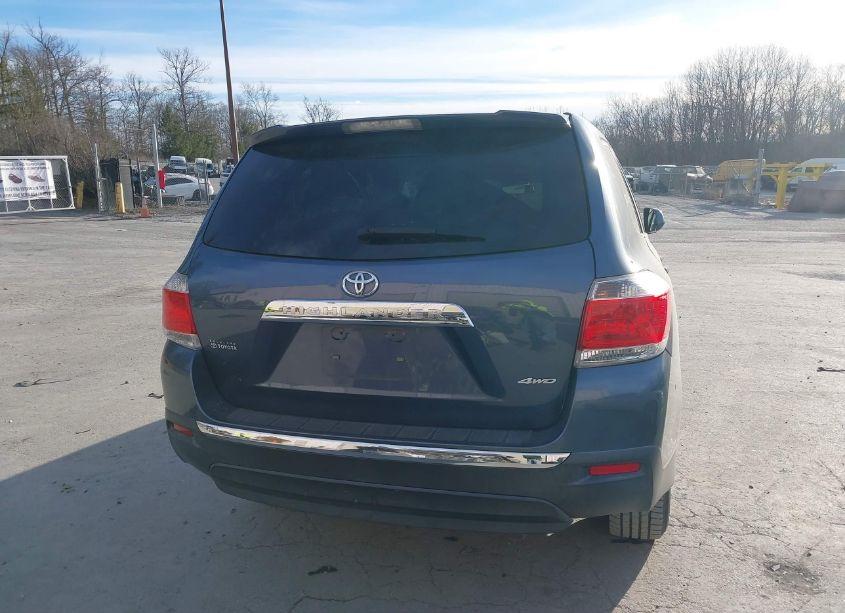 Photo 17 of 2013 Toyota Highlander BASE V6 (VIN 5TDBK3EH3DS264223)