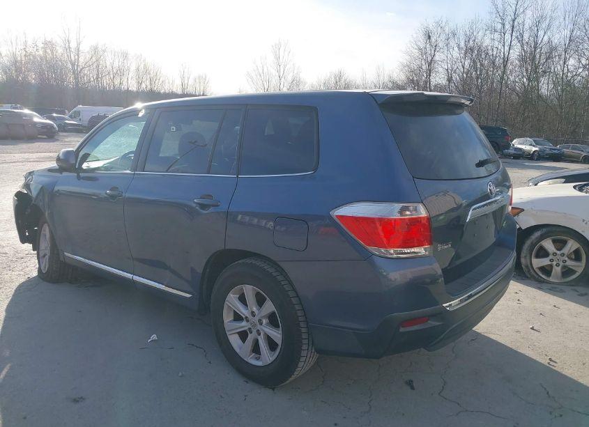 Photo 3 of 2013 Toyota Highlander BASE V6 (VIN 5TDBK3EH3DS264223)