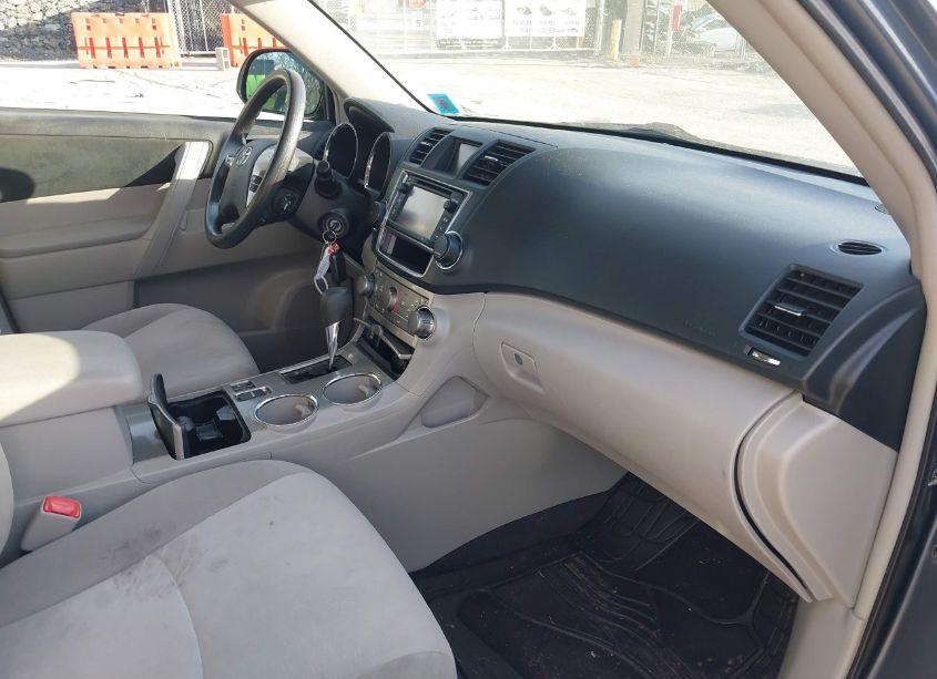 Photo 5 of 2013 Toyota Highlander BASE V6 (VIN 5TDBK3EH3DS264223)