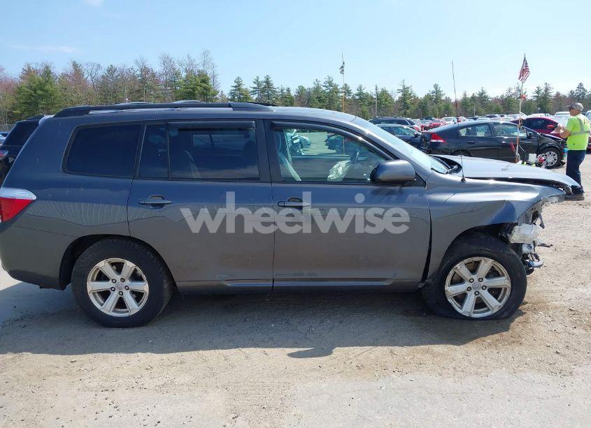 Photo 13 of 2010 Toyota Highlander BASE V6 (VIN 5TDBK3EH4AS023248)