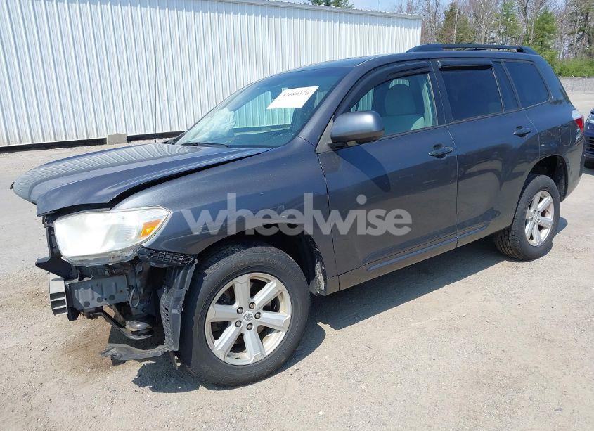 Photo 2 of 2010 Toyota Highlander BASE V6 (VIN 5TDBK3EH4AS023248)