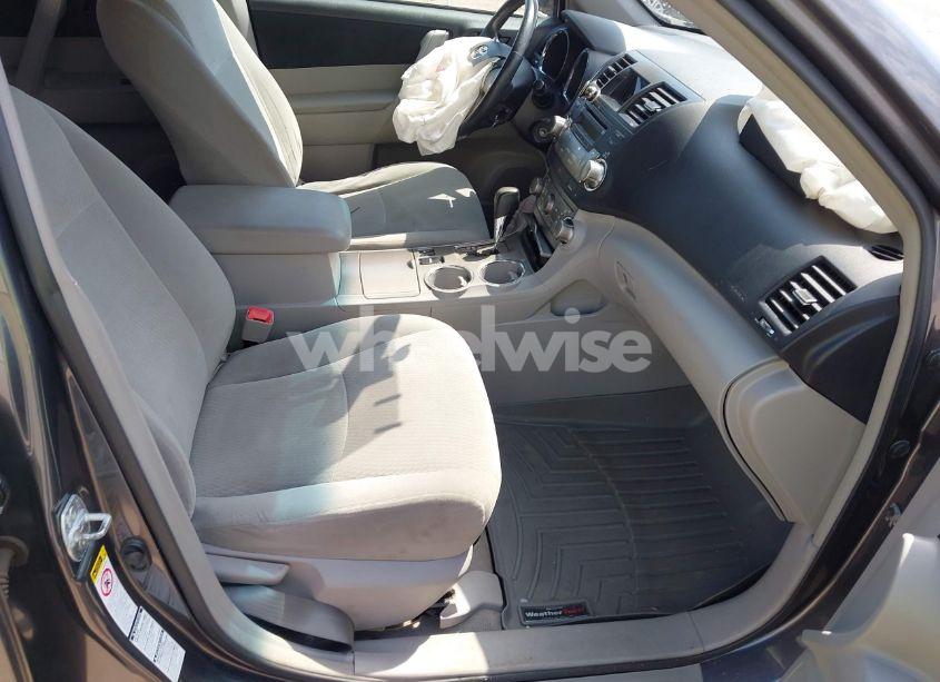 Photo 5 of 2010 Toyota Highlander BASE V6 (VIN 5TDBK3EH4AS023248)