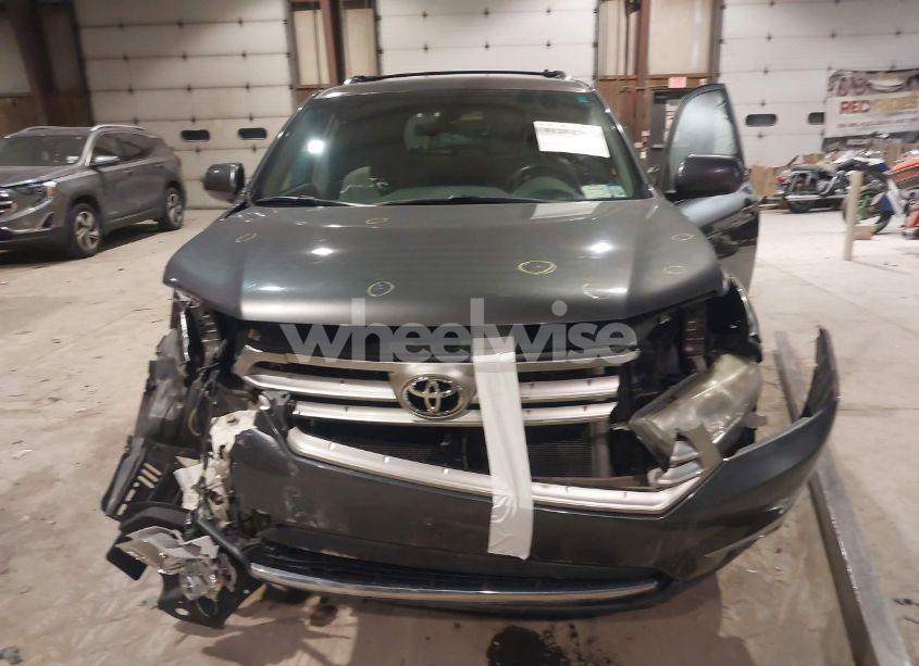 Photo 11 of 2011 Toyota Highlander SE (VIN 5TDBK3EH4BS047888)