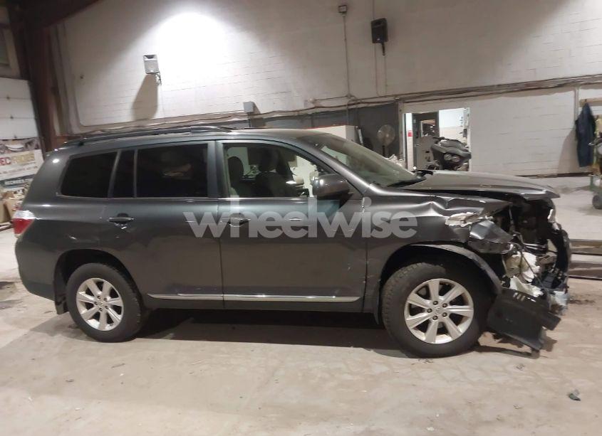 Photo 12 of 2011 Toyota Highlander SE (VIN 5TDBK3EH4BS047888)