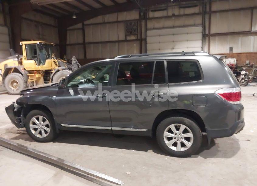 Photo 13 of 2011 Toyota Highlander SE (VIN 5TDBK3EH4BS047888)