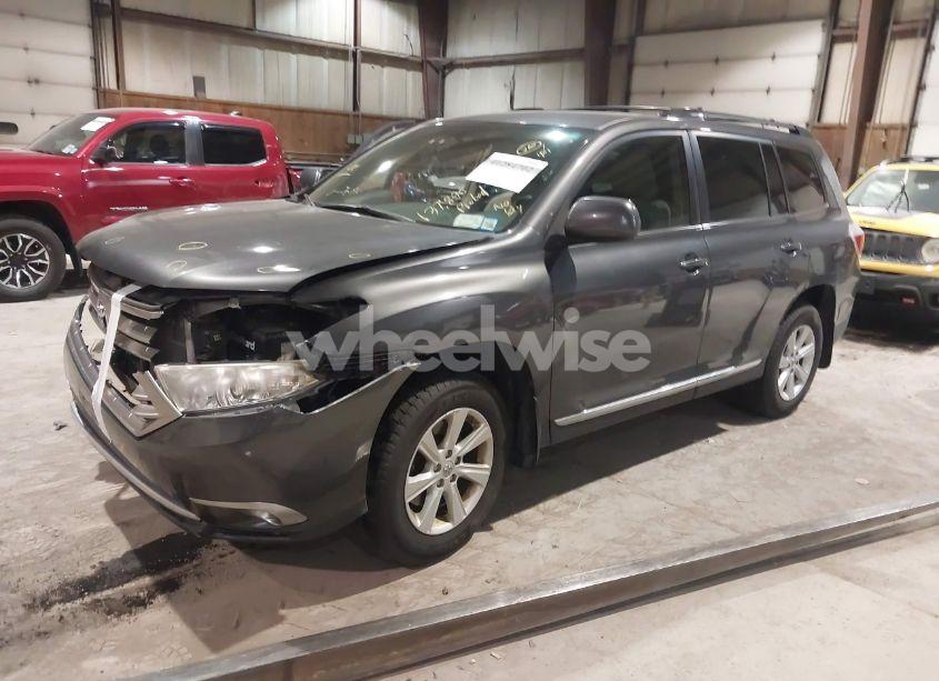 Photo 2 of 2011 Toyota Highlander SE (VIN 5TDBK3EH4BS047888)