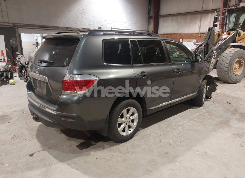 Photo 4 of 2011 Toyota Highlander SE (VIN 5TDBK3EH4BS047888)