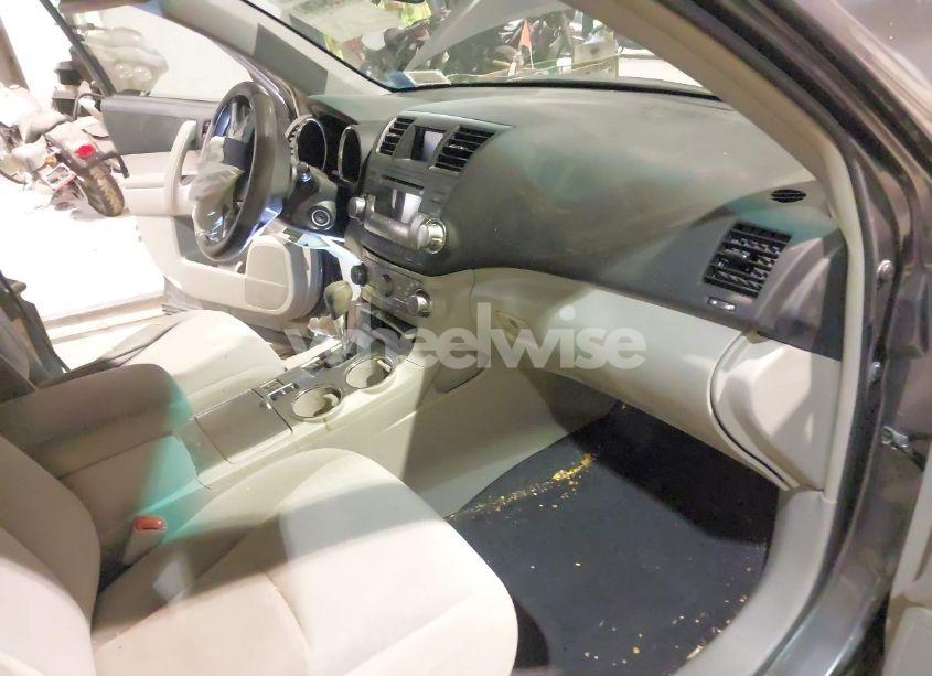 Photo 5 of 2011 Toyota Highlander SE (VIN 5TDBK3EH4BS047888)